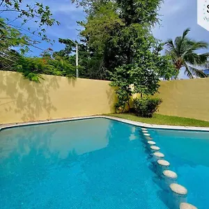  Holiday home Amplia Y Calida Casa Cerca De Plaza Las Americas